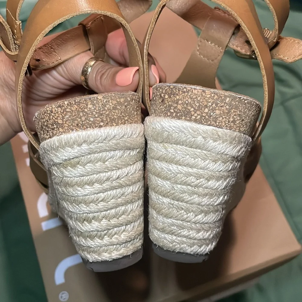 Earth Malera Leather Wedge- Size 7.5